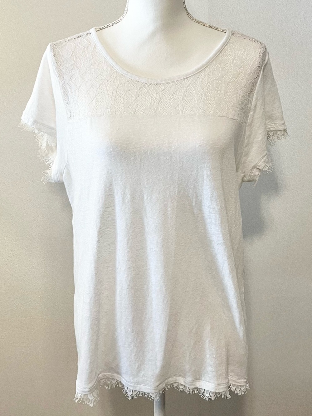 Sundance Linen Short Sleeved Top with Lace Detail on Neck and Back. Size XL